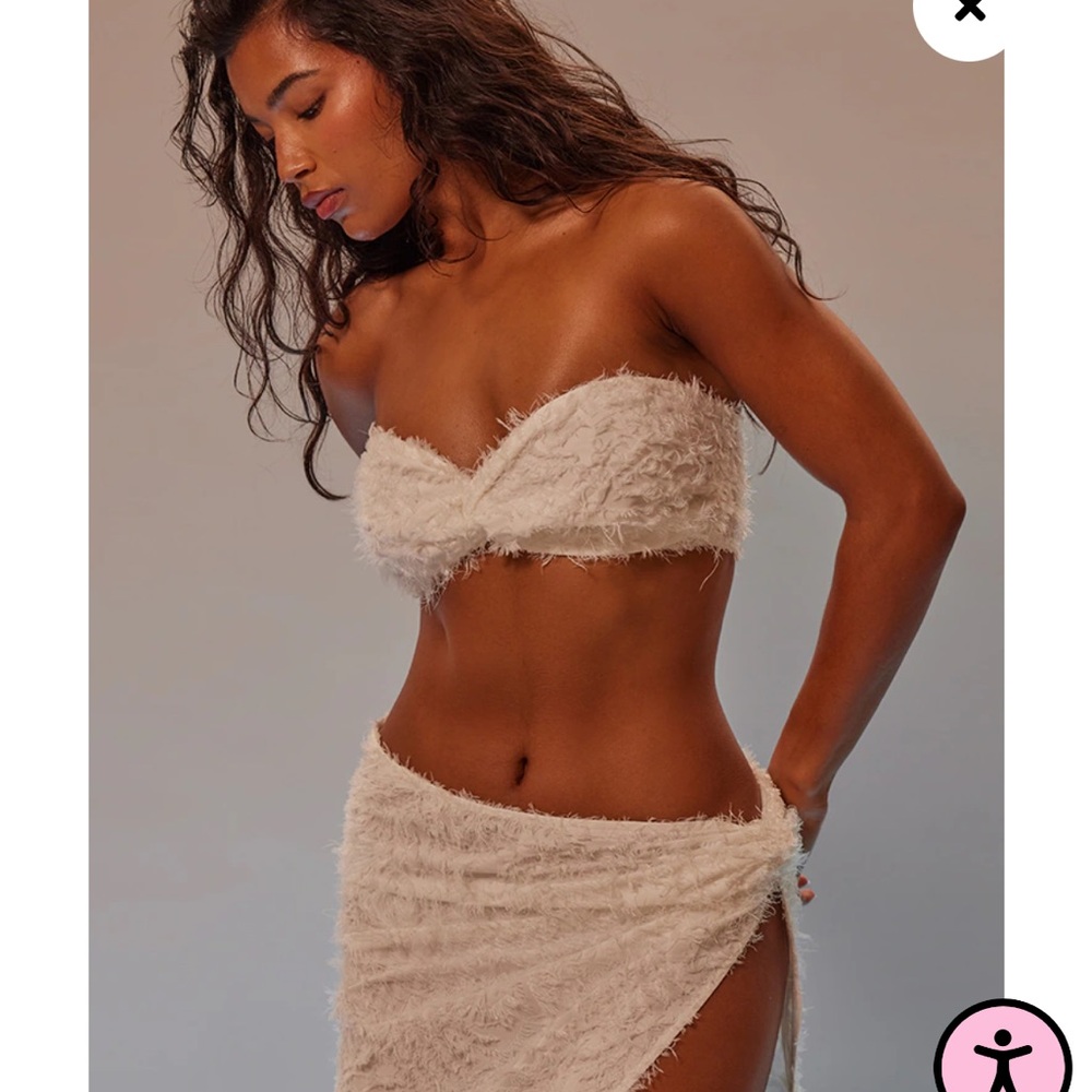 NWT Pretty Little Things White Distressed detail Bandeau Crop top. Size 6